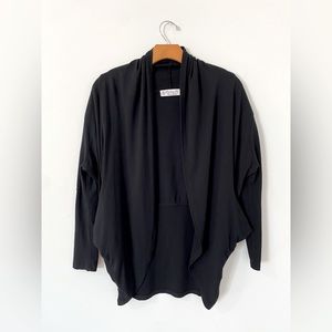 Fighting Eel Black 3/4 sleeve cardigan w/ pockets. Great used condition 🖤